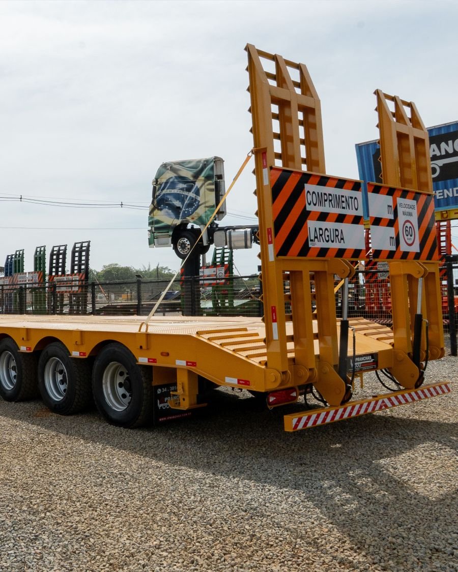 Prancha carrega-tudo no pátio da iPranchas
